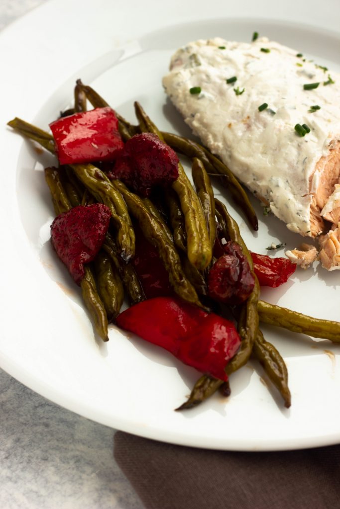 Crisp green beans are roasted with sweet strawberries in a balsamic glaze. A low carb and low calorie side dish for the summer!