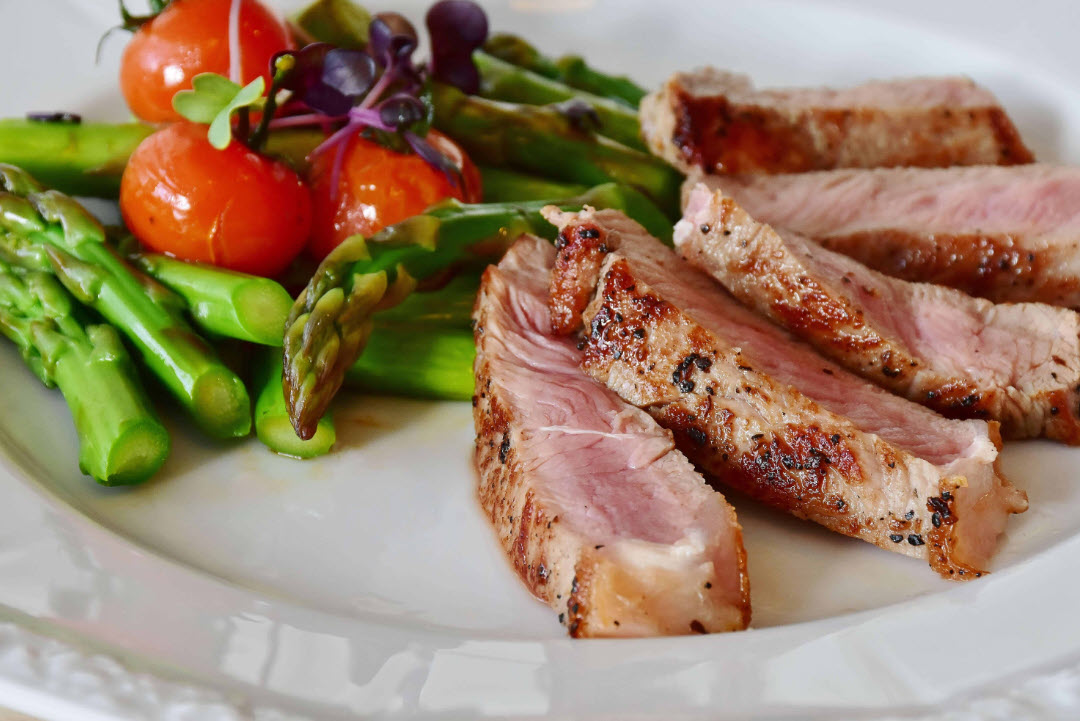 Balsamic Roasted Green Beans and Strawberries