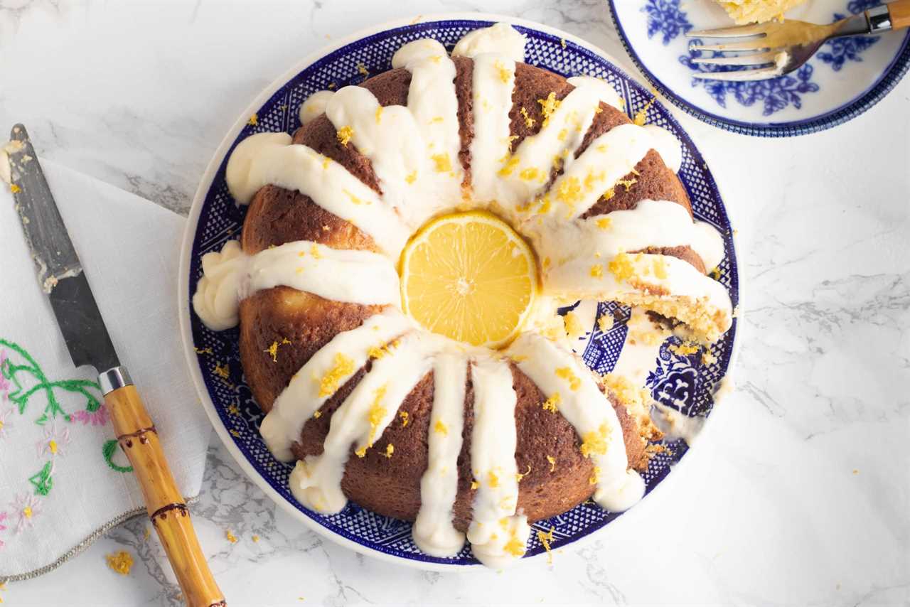 Keto Lemon Cake with Lemon Frosting