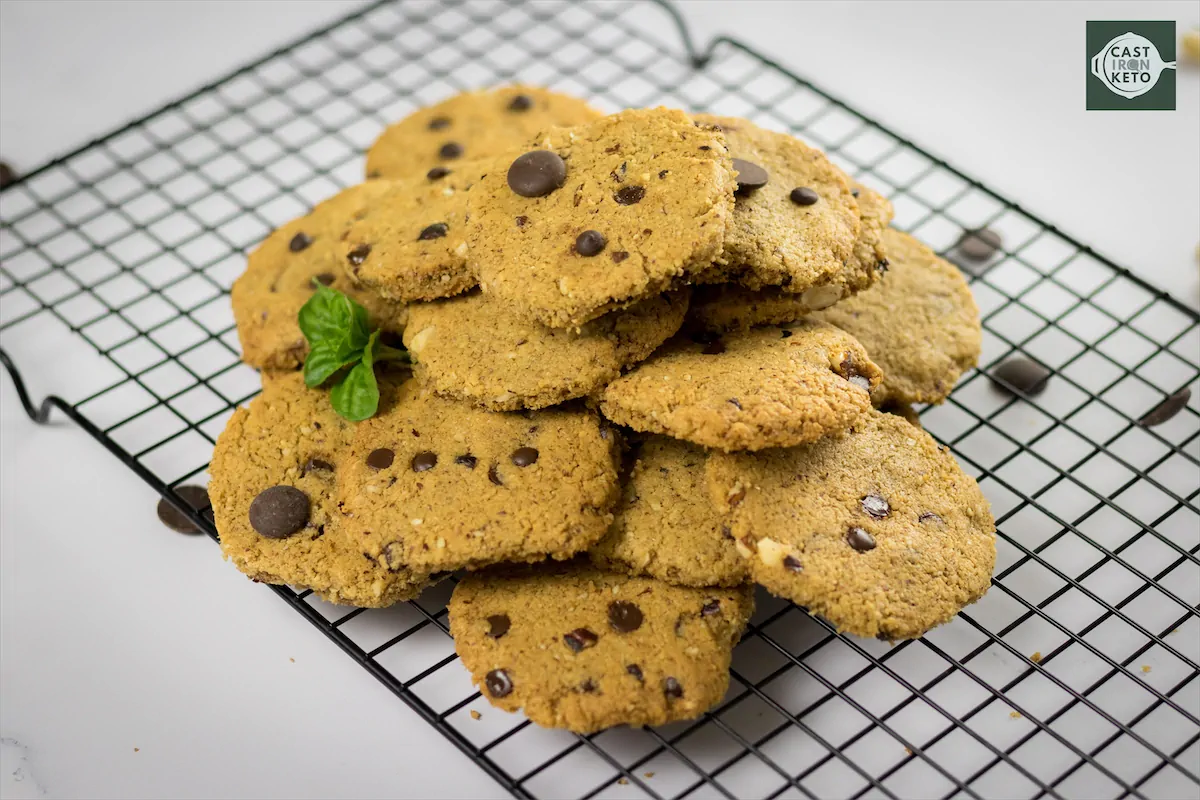 Cookies on cooling rack.