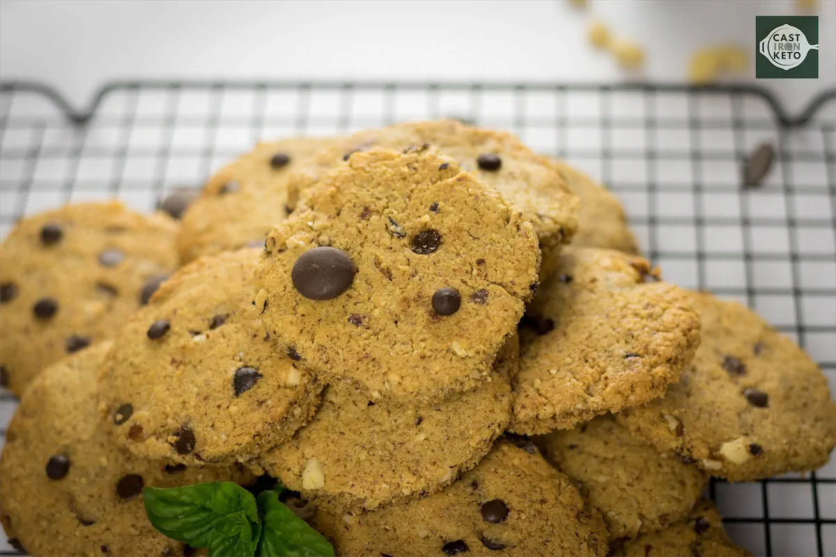 Baked keto cookies.