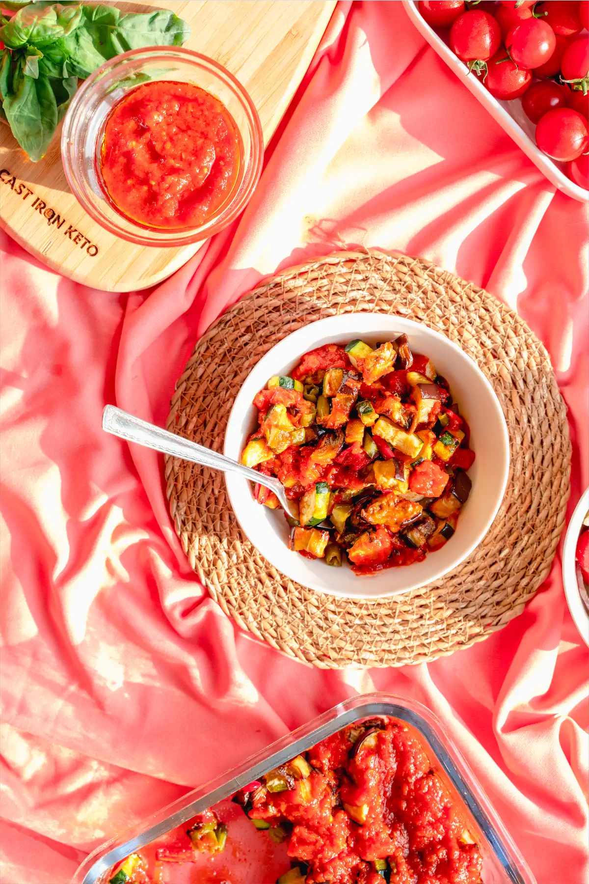 A small bowl with tomato sauce next to a bowl with keto air fried veggies.