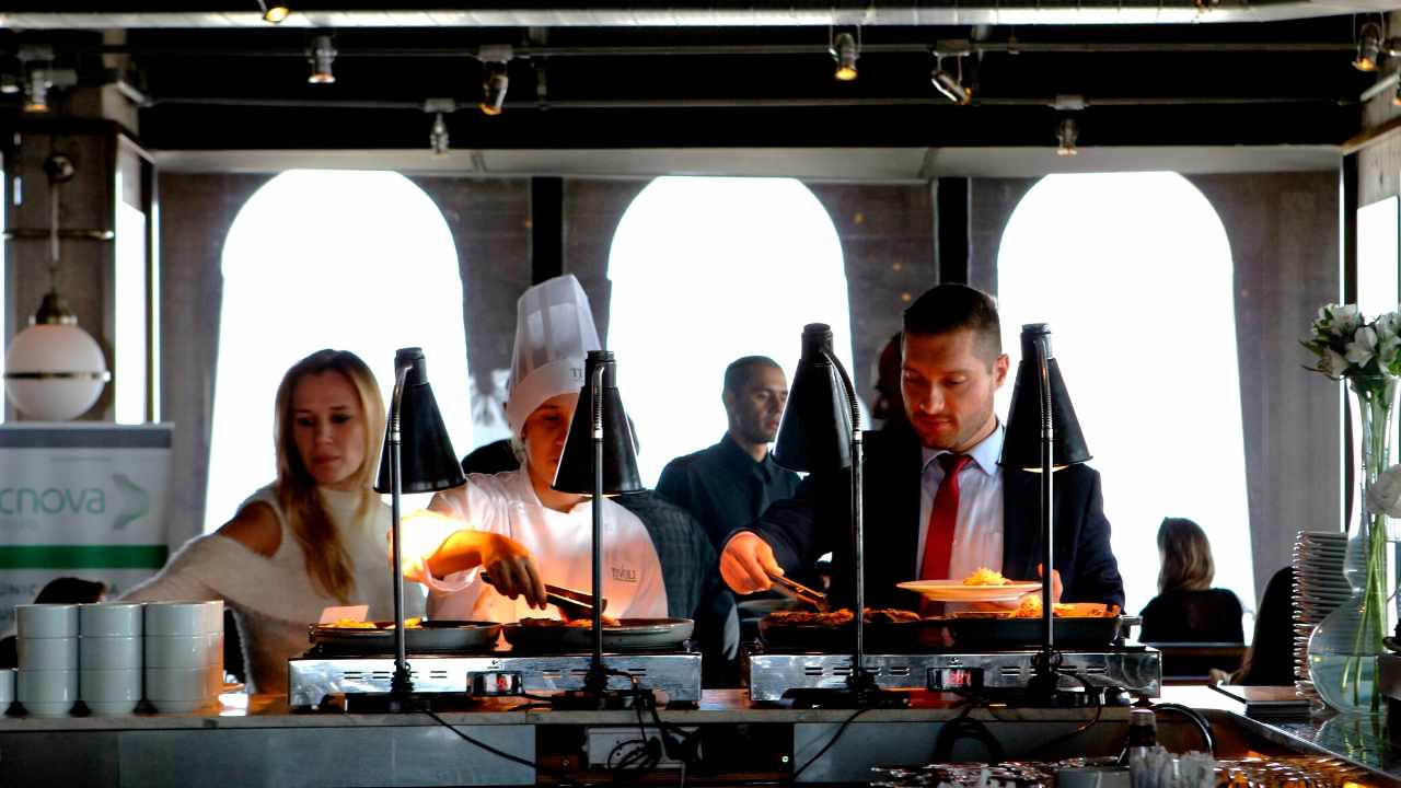 The Hindenburg Disaster - Dining on the Zeppelin