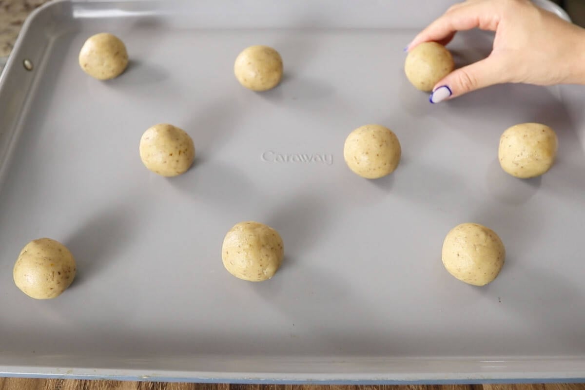 unbaked cookie balls on baking sheet