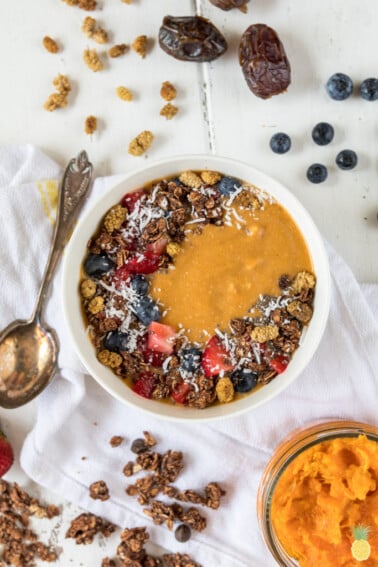 Sweet Potato Pie Smoothie Bowl {easy & gluten-free} sweetsimplevegan.com #sweetpotatosmoothiebowl #sweetpotatopie #veganbreakfast